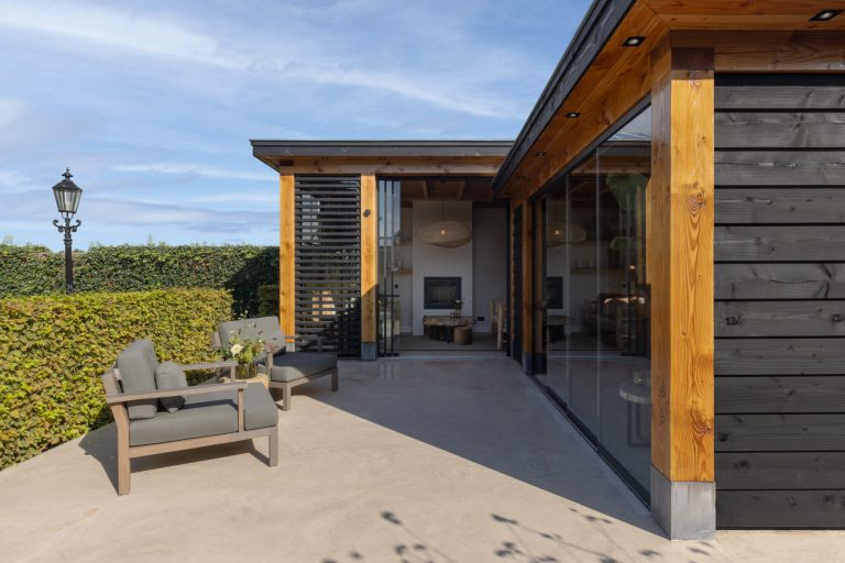 Afbeelding Moderne tuinkamer met buitenkeuken