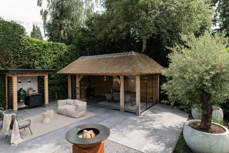 Afbeelding Luxe buitenhuis in riante villatuin